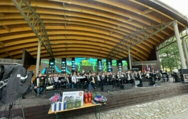 Koncert zespołu akordeonist&oacute;w w Parku Miejskim w Lazdijai