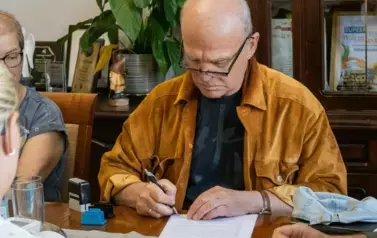 Podpisywanie umowy na projekt kanalizacji w Miałach (12)