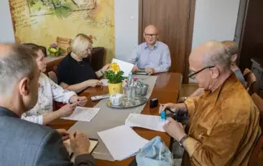 Podpisywanie umowy na projekt kanalizacji w Miałach (9)