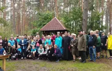 1.zdjecie grupowe w Rosku przy kapliczce 2(1)