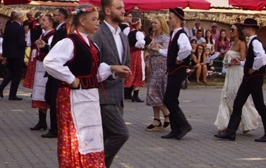 77 (Średnie)