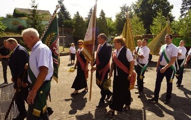 4 (Średnie)