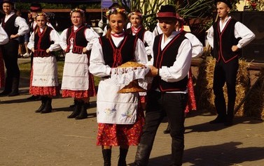 1 (Średnie)