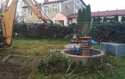 Zdjęcie do Gmina Wieleń przeprowadza likwidację studni głębinowej artezyjskiej (z samowypływem) na terenie przewidzianym pod budowę Mediateki przy ulicy Jaryńskiej w Wieleniu