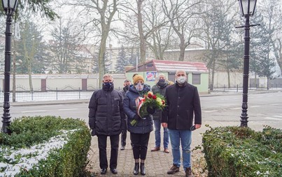 Zdjęcie do Pod Pomnikiem Wdzięczności Ziemi Wieleńskiej w rocznicę powrotu ziem do macierzy