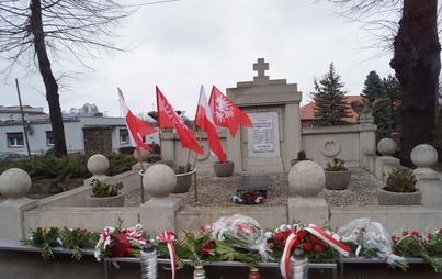 Zdjęcie do  Nikt im iść nie kazał -  poszli, bo tak chcieli&hellip;  Gminne obchody 103. rocznicy Powstania Wielkopolskiego i Święto patrona Szkoły Podstawowej im. Powstańc&oacute;w Wielkopolskich w Rosku