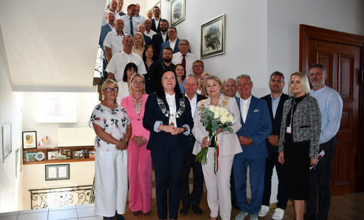 Zdjęcie do WOTUM ZAUFANIA ORAZ JEDNOMYŚLNE ABSOLUTORIUM DLA BURMISTRZ WIELENIA ELŻBIETY RYBARCZYK