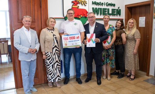 Zdjęcie do Gmina Wieleń z dofinansowaniem na remont szatni sportowej w Miałach
