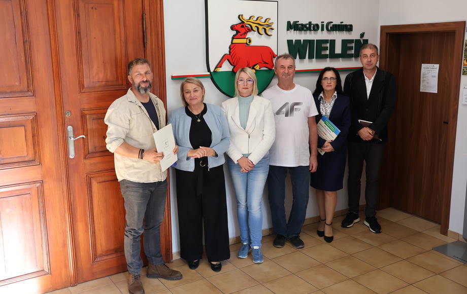 Podpisanie umowy z wykonawcą na przebudowę odcinka drogi w Nowych Dworach